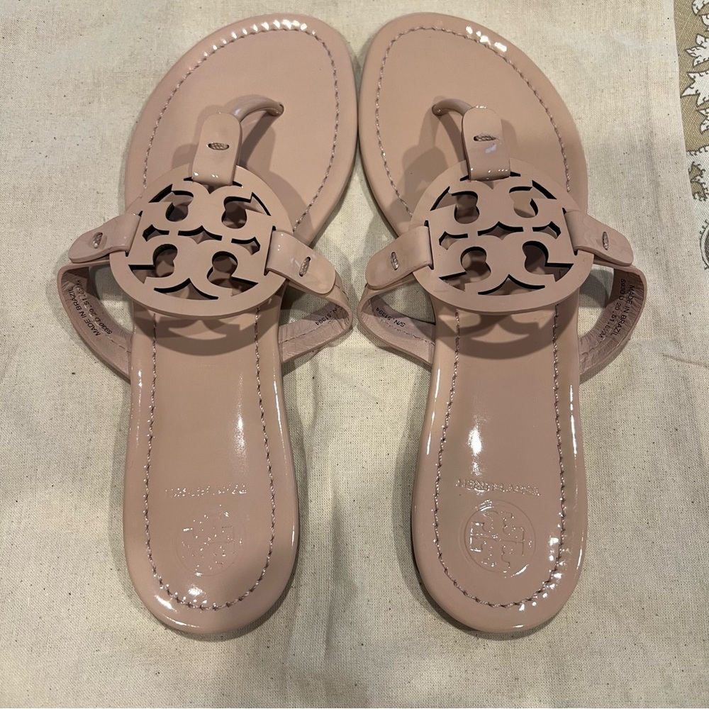 Tory Burch Sea Shell Pink Patent Leather Miller Sandals, Size 8.5, EUC
